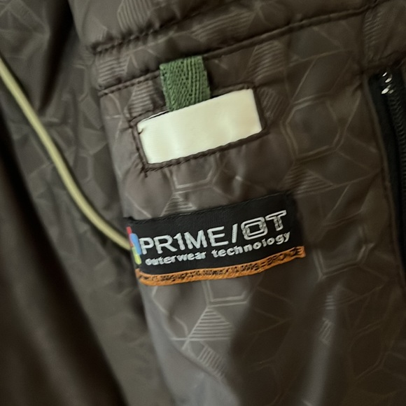 Winter coat with removable hood inside pockets. Venting underarms Great looking - Picture 5 of 9